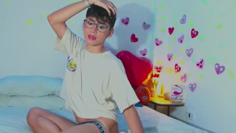 Snapshot of arnold_laurent chatting on February 15, 2025, 8:54 pm Arnold online show from February 15, 2025, 8:54 pm