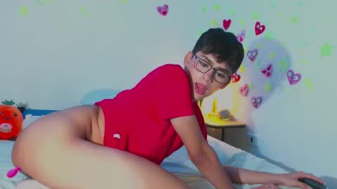 Snapshot of arnold_laurent chatting on February 17, 2025, 10:14 pm Arnold online show from February 17, 2025, 10:14 pm