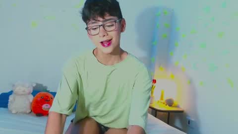 Snapshot of arnold_laurent chatting on February 24, 2025, 7:19 pm Arnold online show from February 24, 2025, 7:19 pm