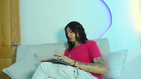 Snapshot of arohomlester_ chatting on April 24, 2026, 1:46 pm ARON online show from April 24, 2026, 1:46 pm