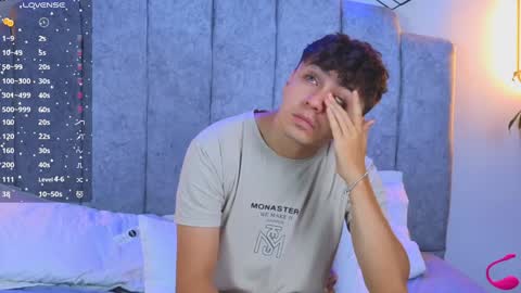 aron__cooper online show from February 5, 2025, 2:19 am