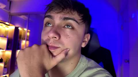 aron__cooper online show from September 18, 2025, 2:35 am