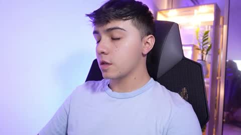 aron__cooper online show from December 17, 2025, 1:55 am