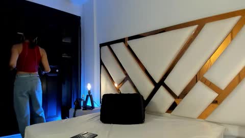 Aron cruz  online show from March 30, 2026, 12:50 pm