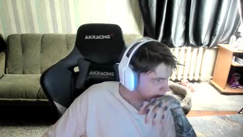 Snapshot of aron_neall chatting on December 4, 2025, 6:34 am biggest penis online show from December 4, 2025, 6:34 am