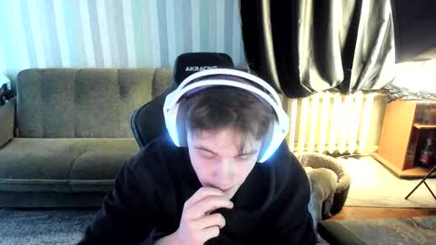 Snapshot of aron_neall chatting on January 12, 2026, 7:02 am biggest penis online show from January 12, 2026, 7:02 am