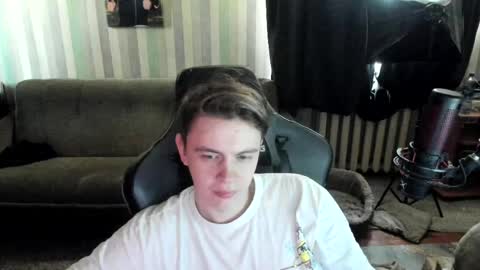 Snapshot of aron_neall chatting on April 1, 2026, 9:21 am biggest penis online show from April 1, 2026, 9:21 am