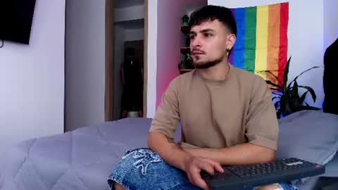 Snapshot of aron_santoro1 chatting on June 11, 2026, 4:27 pm Aron Santoro online show from June 11, 2026, 4:27 pm