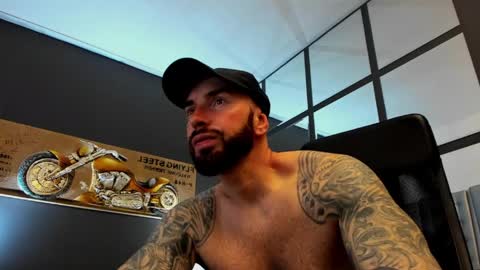 Snapshot of arongrant chatting on May 4, 2026, 8:43 am AronGrant online show from May 4, 2026, 8:43 am