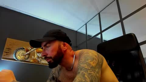 Snapshot of arongrant chatting on May 16, 2026, 9:28 am AronGrant online show from May 16, 2026, 9:28 am