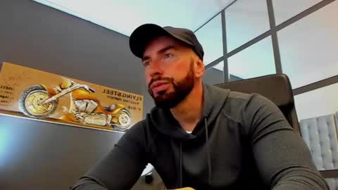 Snapshot of arongrant chatting on May 19, 2026, 9:59 am AronGrant online show from May 19, 2026, 9:59 am