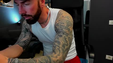 Snapshot of arongrant chatting on May 24, 2026, 9:36 am AronGrant online show from May 24, 2026, 9:36 am
