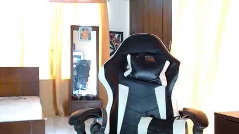 aronmiller online show from December 22, 2025, 3:31 pm