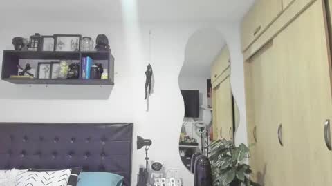 ARON  Independent model  online show from September 16, 2025, 1:50 am