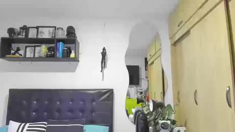 ARON  Independent model  online show from September 17, 2025, 1:29 am