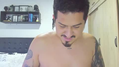 ARON  Independent model  online show from October 28, 2025, 1:42 am