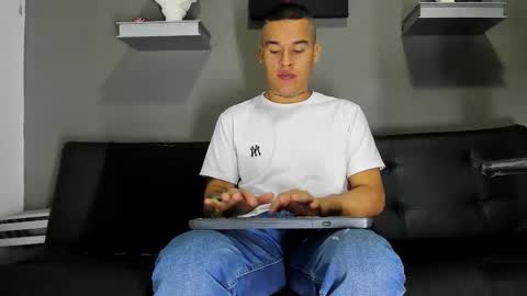 AROON HOT online show from February 2, 2026, 12:04 pm