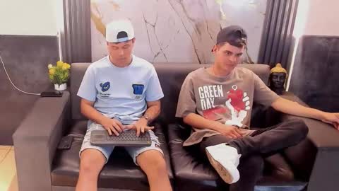 Aroon   online show from March 31, 2026, 4:02 am