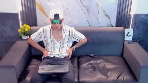 Aroon   online show from April 17, 2026, 4:15 am