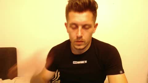 arromwilliam90 online show from December 8, 2024, 12:41 pm