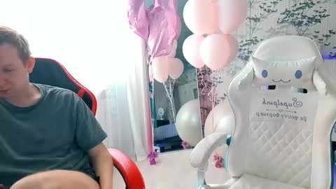 art_cam_ online show from April 16, 2026, 7:53 am