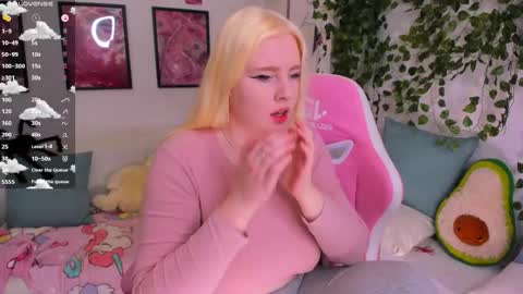 art_lovee_ online show from February 5, 2026, 2:05 am