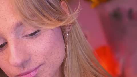 Snapshot of artease chatting on December 21, 2025, 12:56 pm Arti Next Streams - online show from December 21, 2025, 12:56 pm