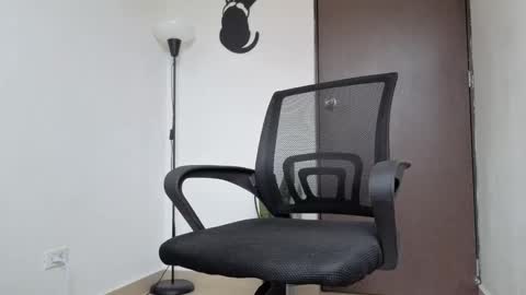 Snapshot of arteemiis chatting on February 21, 2026, 2:18 pm online show from February 21, 2026, 2:18 pm