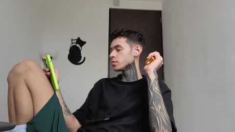 Snapshot of arteemiis chatting on February 24, 2026, 6:39 pm online show from February 24, 2026, 6:39 pm