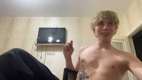 Snapshot of artem228play chatting on June 9, 2026, 12:00 am artem228play online show from June 9, 2026, 12:00 am