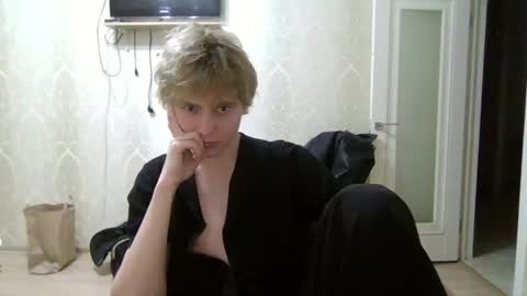 Snapshot of artem228play chatting on June 12, 2026, 10:52 pm artem228play online show from June 12, 2026, 10:52 pm
