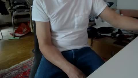 Snapshot of artesian99 chatting on April 13, 2026, 2:11 pm artesian99 online show from April 13, 2026, 2:11 pm