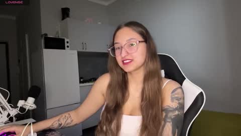 Mia  online show from February 19, 2026, 4:25 pm