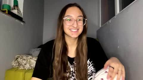 Mia  online show from March 17, 2026, 5:27 pm