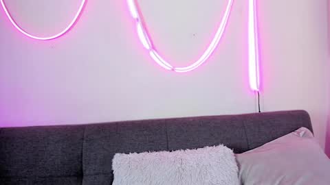 MIA OF artmiajoy online show from December 17, 2024, 4:21 pm