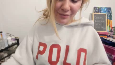 Snapshot of artsyandcraftsy_ chatting on January 15, 2026, 8:12 pm MIA online show from January 15, 2026, 8:12 pm