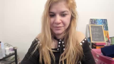 Snapshot of artsyandcraftsy_ chatting on January 19, 2026, 7:23 am MIA online show from January 19, 2026, 7:23 am