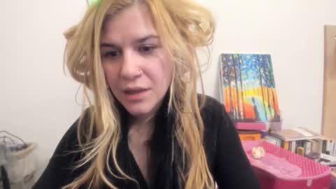 Snapshot of artsyandcraftsy_ chatting on January 31, 2026, 9:02 pm MIA online show from January 31, 2026, 9:02 pm