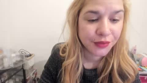 Snapshot of artsyandcraftsy_ chatting on February 1, 2026, 6:06 pm MIA online show from February 1, 2026, 6:06 pm