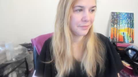 Snapshot of artsyandcraftsy_ chatting on February 5, 2026, 9:25 am MIA online show from February 5, 2026, 9:25 am