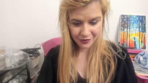 Snapshot of artsyandcraftsy_ chatting on February 5, 2026, 10:25 pm MIA online show from February 5, 2026, 10:25 pm