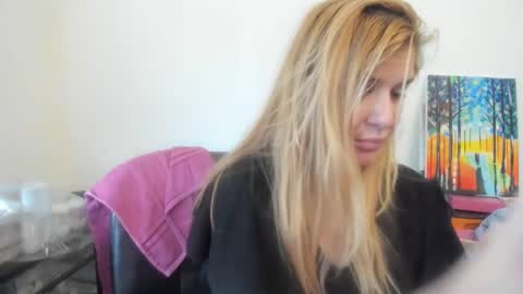 Snapshot of artsyandcraftsy_ chatting on February 6, 2026, 11:13 am MIA online show from February 6, 2026, 11:13 am