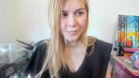 Snapshot of artsyandcraftsy_ chatting on February 7, 2026, 11:25 am MIA online show from February 7, 2026, 11:25 am