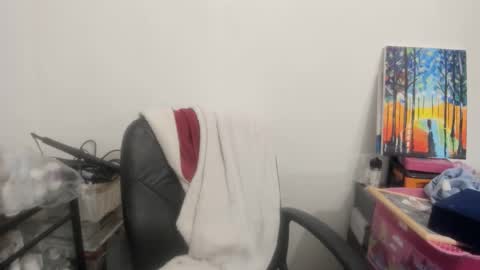 Snapshot of artsyandcraftsy_ chatting on February 7, 2026, 11:30 pm MIA online show from February 7, 2026, 11:30 pm