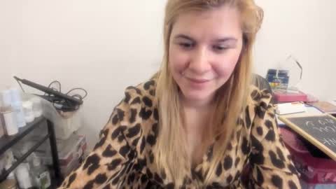 Snapshot of artsyandcraftsy_ chatting on February 11, 2026, 10:15 pm MIA online show from February 11, 2026, 10:15 pm