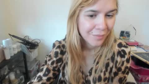 Snapshot of artsyandcraftsy_ chatting on February 12, 2026, 10:21 am MIA online show from February 12, 2026, 10:21 am