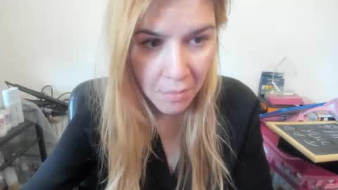 Snapshot of artsyandcraftsy_ chatting on February 14, 2026, 10:23 am MIA online show from February 14, 2026, 10:23 am