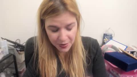 Snapshot of artsyandcraftsy_ chatting on February 14, 2026, 11:45 pm MIA online show from February 14, 2026, 11:45 pm