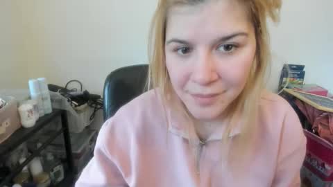 Snapshot of artsyandcraftsy_ chatting on February 19, 2026, 11:50 am MIA online show from February 19, 2026, 11:50 am