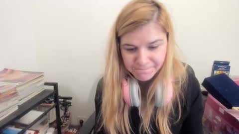 Snapshot of artsyandcraftsy_ chatting on February 19, 2026, 11:56 pm MIA online show from February 19, 2026, 11:56 pm